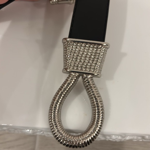 Black Belt with Silver Buckle Unique Toggle Closure Belt Fashion Accessory - Picture 15 of 16